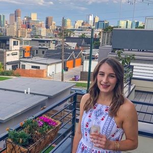 Meet your Posher, Delanie